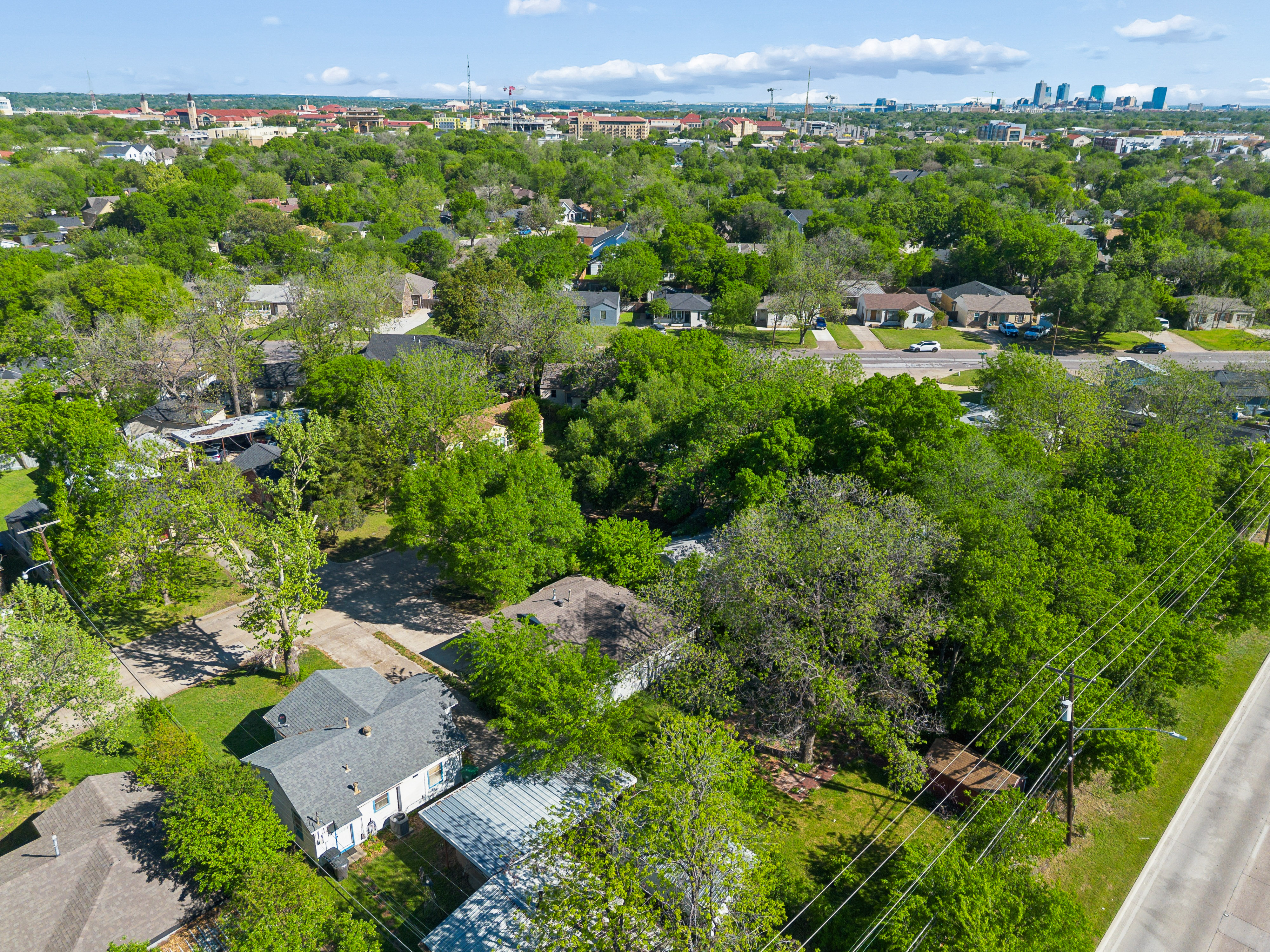 Aerial view of 2821 S Hills Ave neighborhood Fort Worth TX