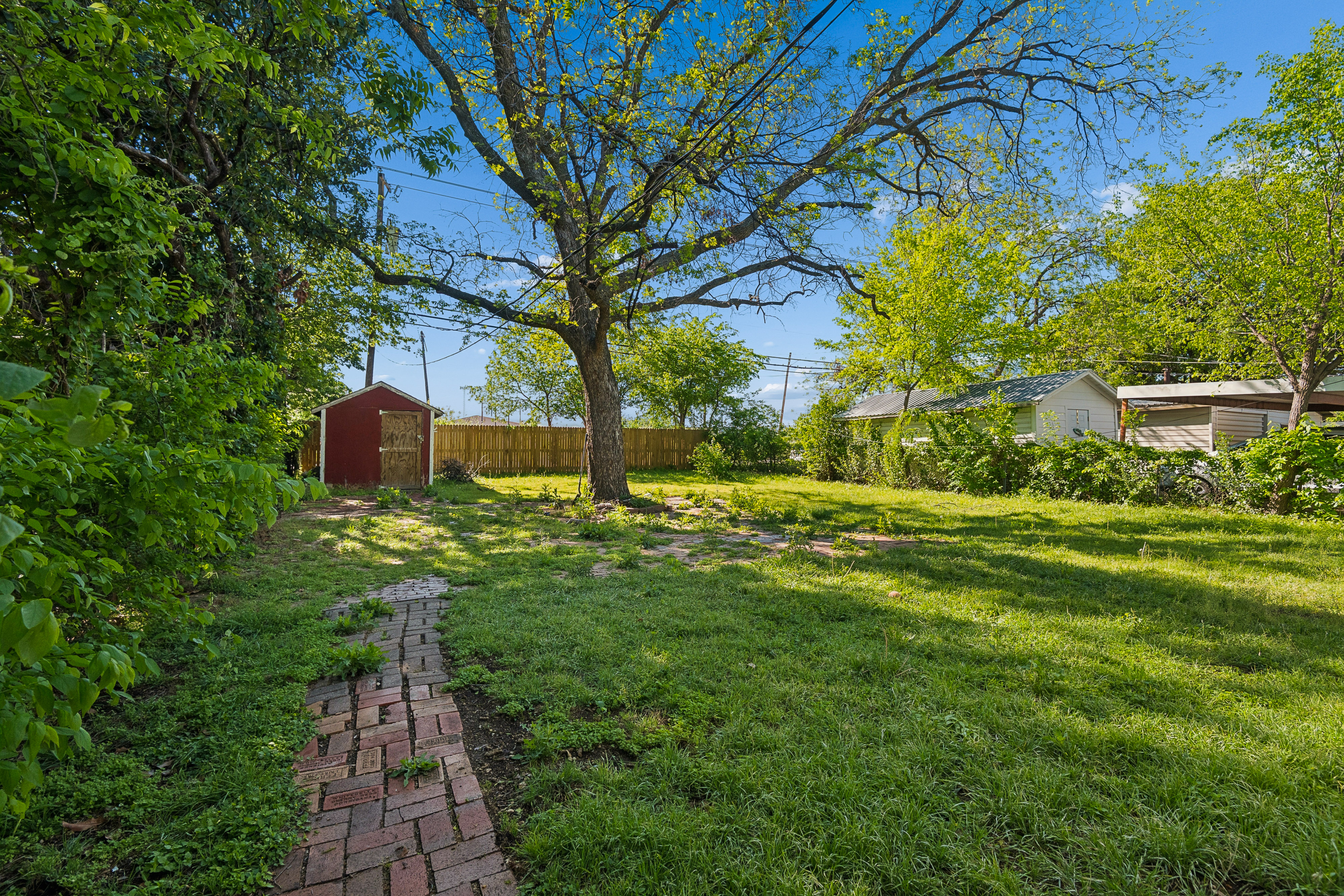 Large fenced backyard at 2821 S Hills Ave Fort Worth