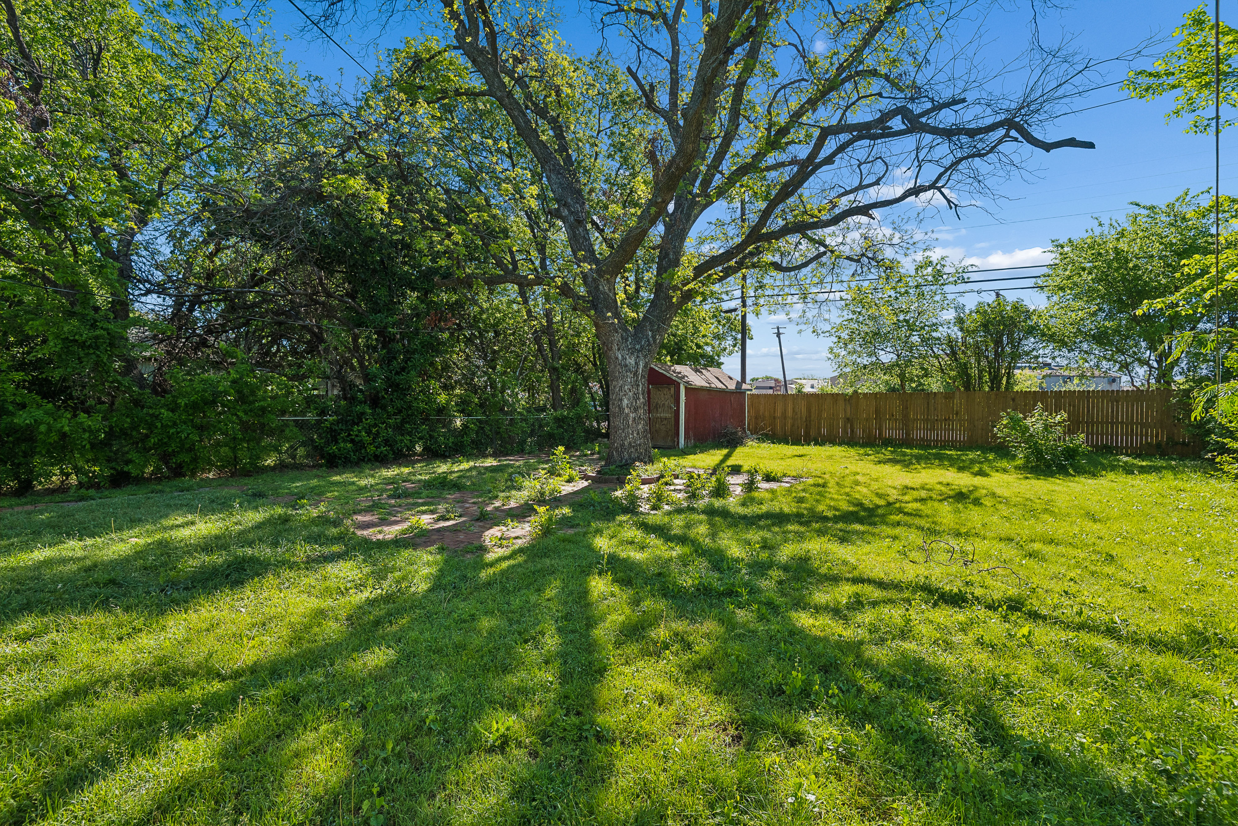 Large fenced backyard at 2821 S Hills Ave Fort Worth