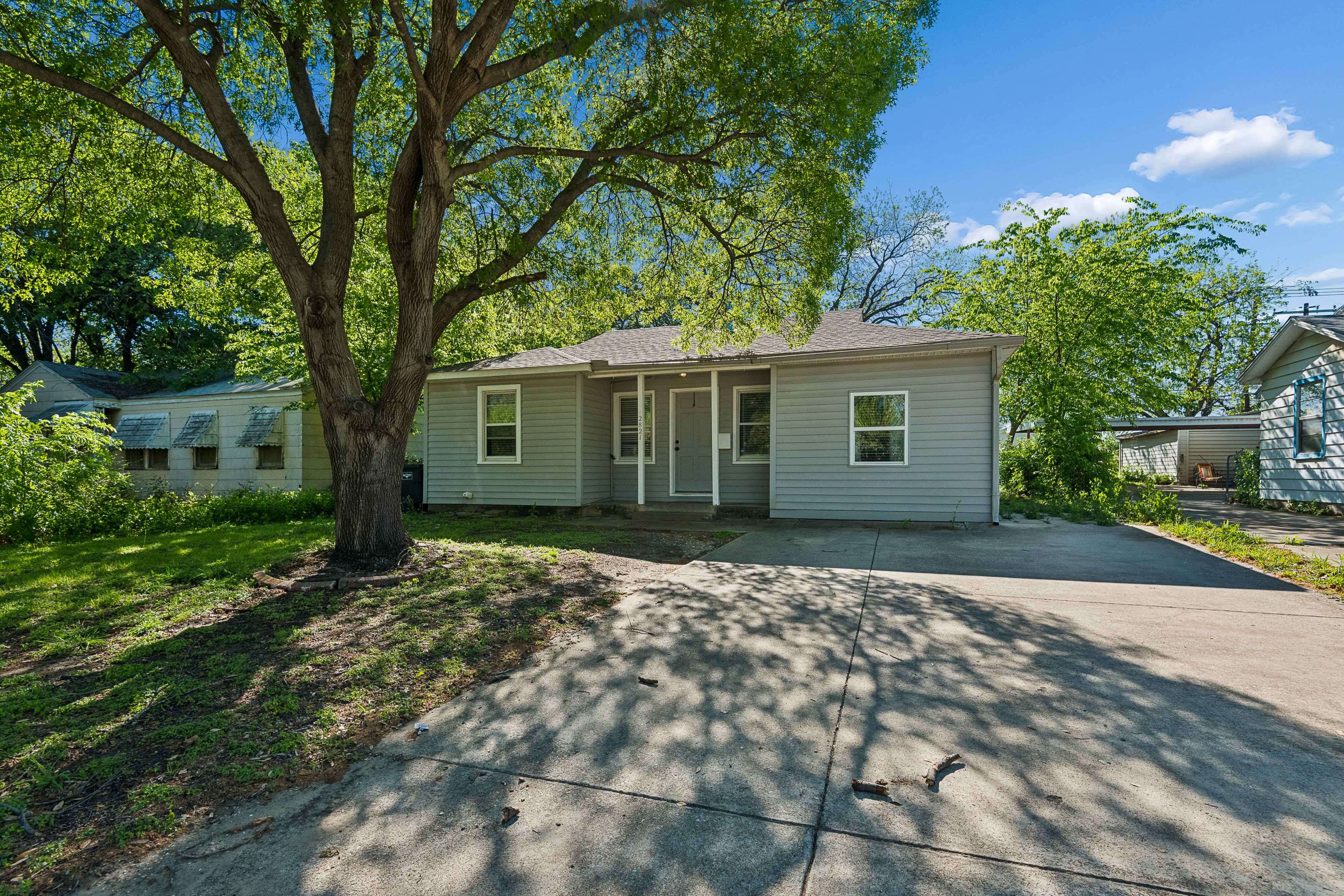 Exterior view of 2821 S Hills Ave rental home in Fort Worth TX