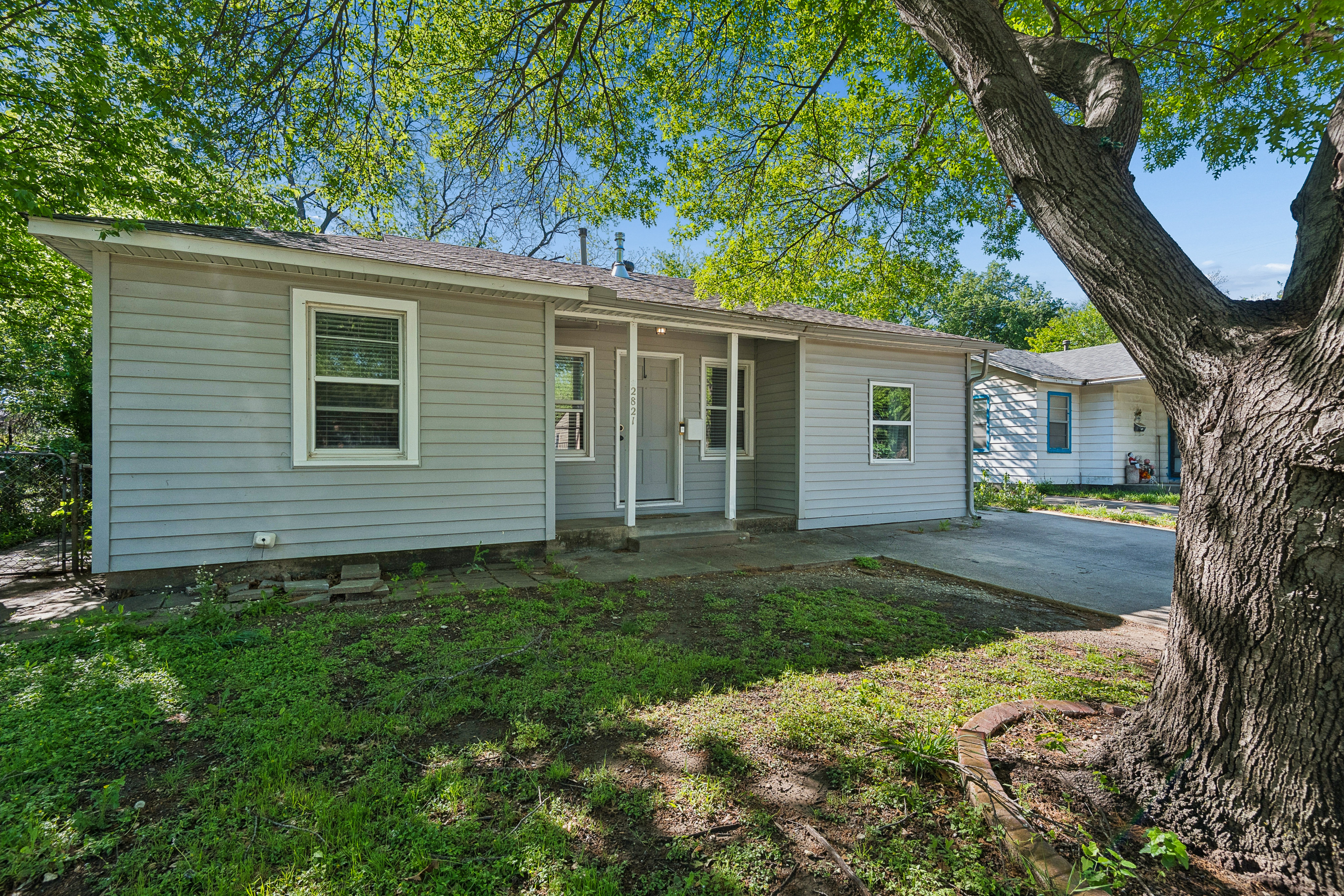 Exterior view of 2821 S Hills Ave rental home in Fort Worth TX