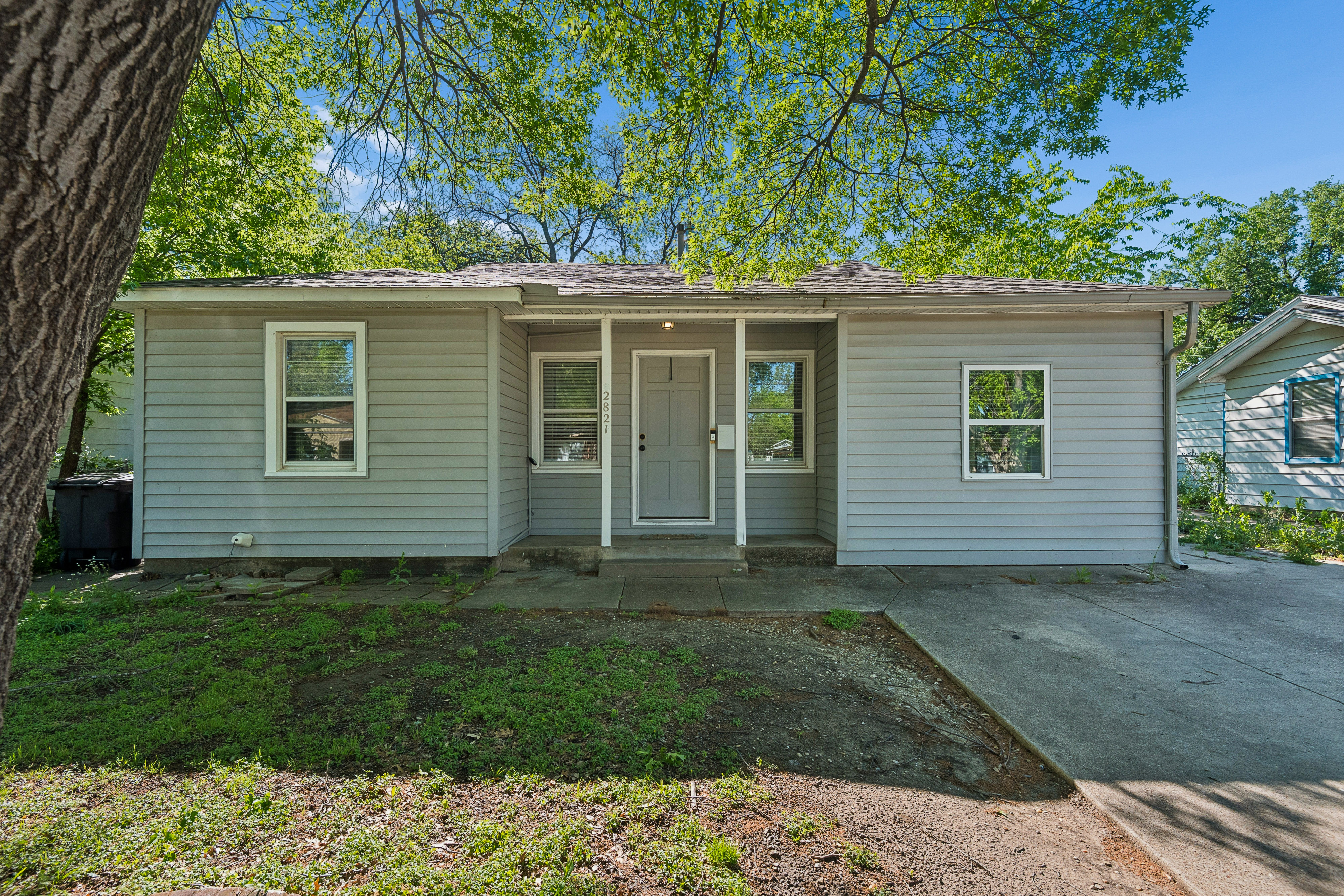Exterior view of 2821 S Hills Ave rental home in Fort Worth TX