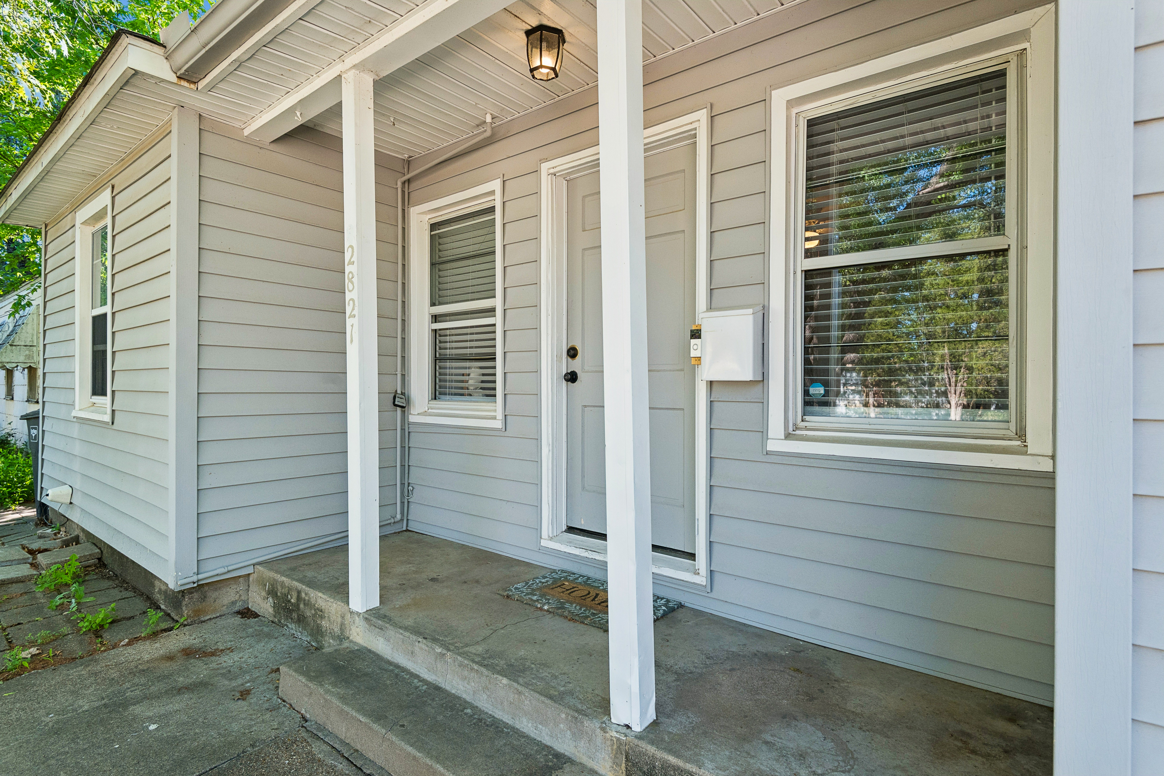 Front porch of 2821 S Hills Ave rental home in Fort Worth TX
